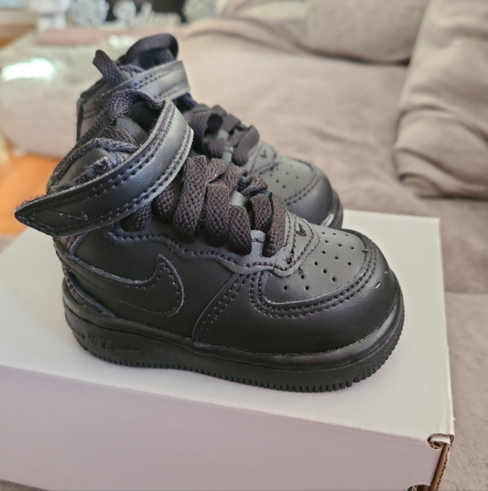 Nike Infant Black Sneakers